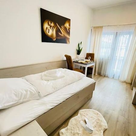 Fewo 20 - Appartement Im Rottalblick - Youngmodern Wohnen Mit Bademantelgang Zur Therme, Tv, Balkon Und Persoenlichem Gaesteempfang Von Astarte Estate バート・グリースバッハ エクステリア 写真