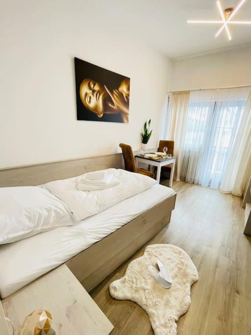 Fewo 20 - Appartement Im Rottalblick - Youngmodern Wohnen Mit Bademantelgang Zur Therme, Tv, Balkon Und Persoenlichem Gaesteempfang Von Astarte Estate バート・グリースバッハ エクステリア 写真
